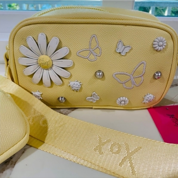 Betsey Johnson Handbags - 💛🔹️Betsey Johnson🔹️ Daisy Line With Crossbody Bag with White And Pearl Studs